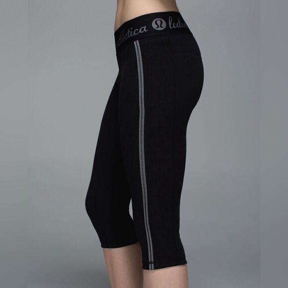 Lululemon Inner Essence Crop - Picture 1 of 4